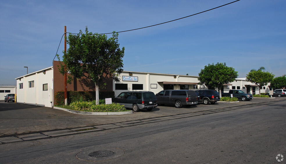 2110 S Lyon St, Santa Ana, CA for rent - Building Photo - Image 3 of 3