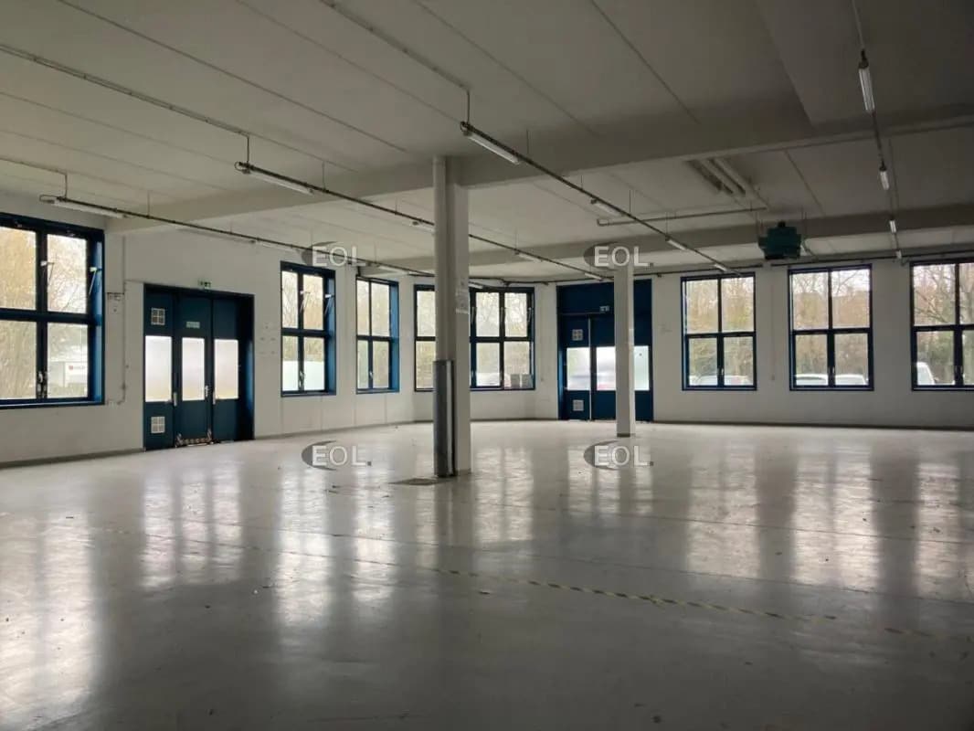Light Industrial in Fresnes to rent Interior Photo- Image 1 of 5