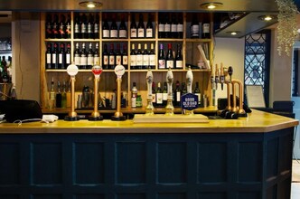 29 Windsor Rd, Staines to rent Interior Photo- Image 2 of 3