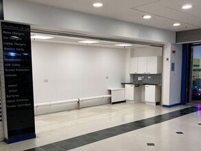 Wulfrun Sq, Wolverhampton to rent Interior Photo- Image 2 of 2