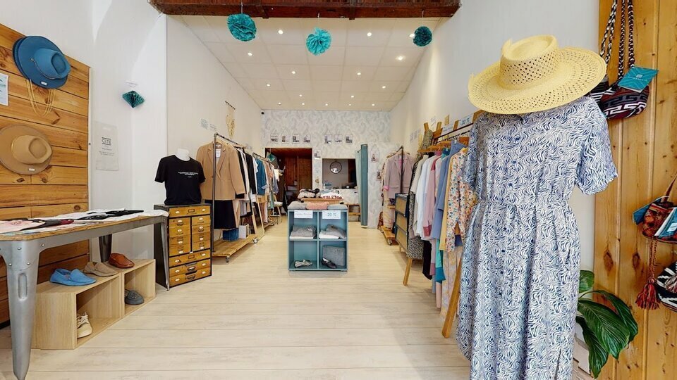 Retail in Toulouse to rent - Interior Photo - Image 1 of 5