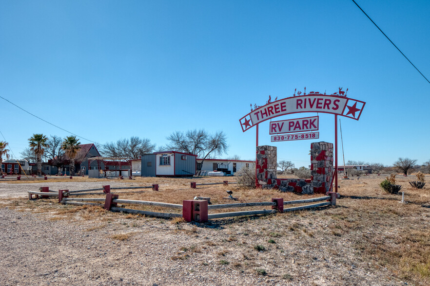 9685 US 90 hwy, Del Rio, TX for sale - Building Photo - Image 3 of 32