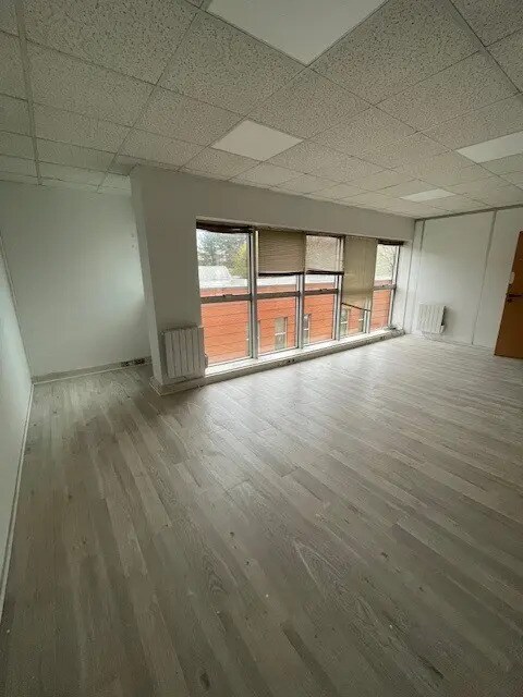 Office in Trappes for sale Interior Photo- Image 1 of 11