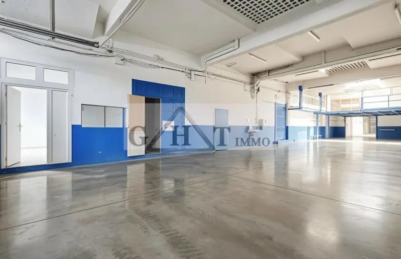 Industrial in Montreuil for sale Interior Photo- Image 1 of 11