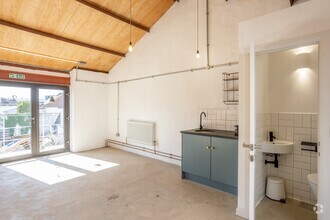 1 Candlewick Ln, Plymouth to rent Interior Photo- Image 2 of 3