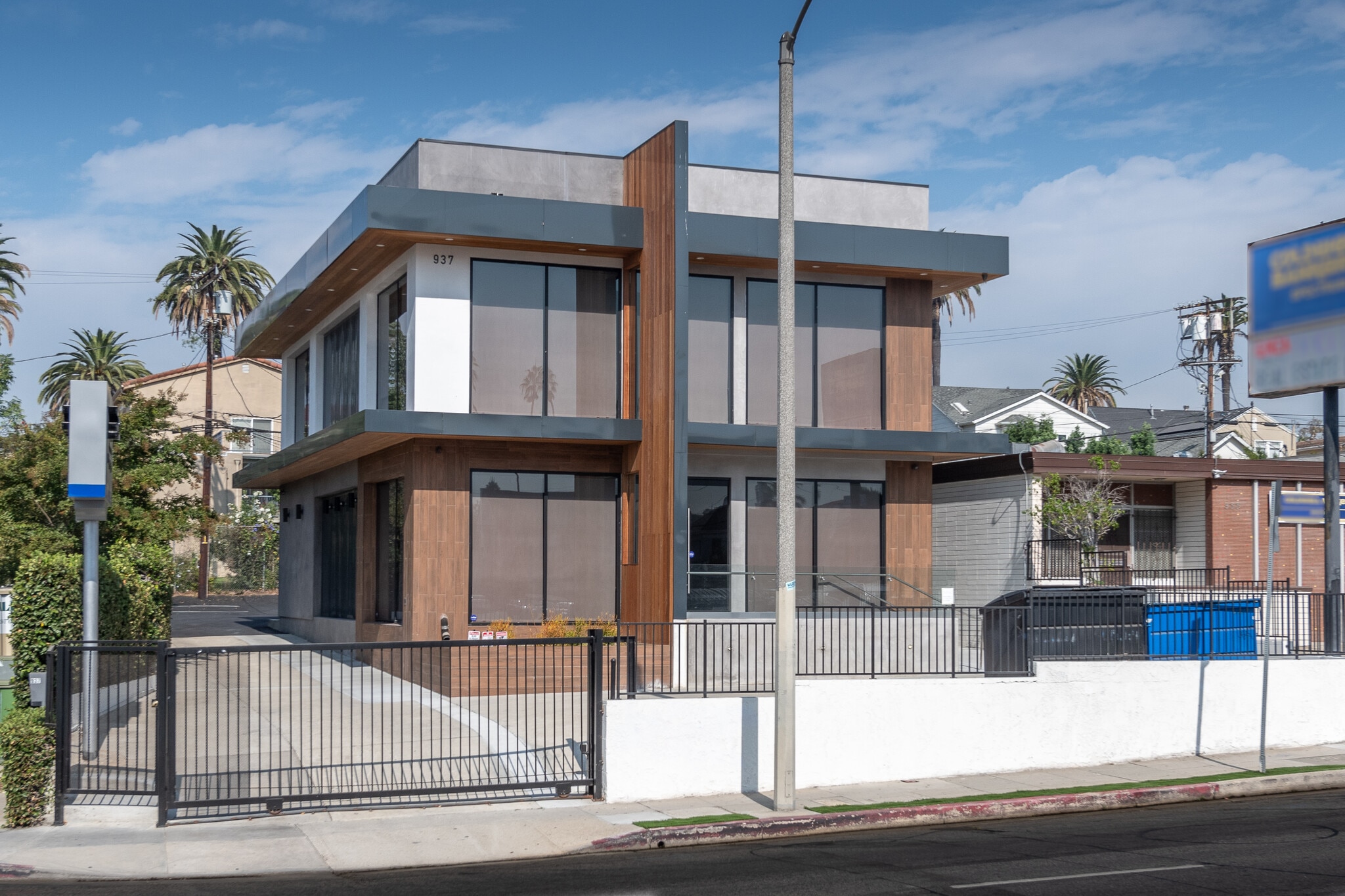 937 Crenshaw Blvd, Los Angeles, CA for rent Building Photo- Image 1 of 15