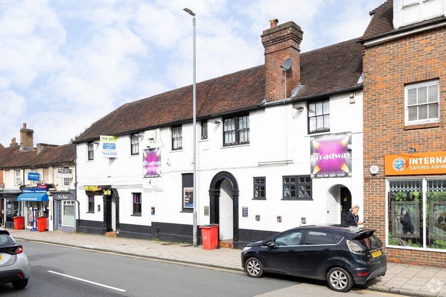117-119 High St, Uckfield to rent - Building Photo - Image 2 of 2