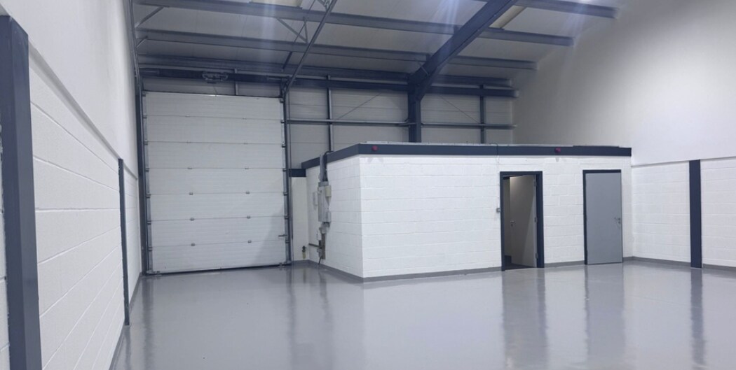 Halesfield 17, Telford to rent Interior Photo- Image 1 of 2