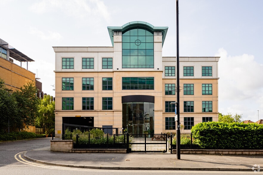 11 Vine St, Uxbridge for sale - Building Photo - Image 2 of 2