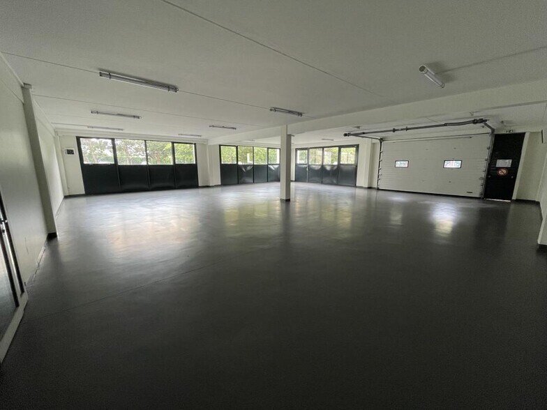 Light Industrial in Herblay-sur-Seine to rent - Building Photo - Image 2 of 9