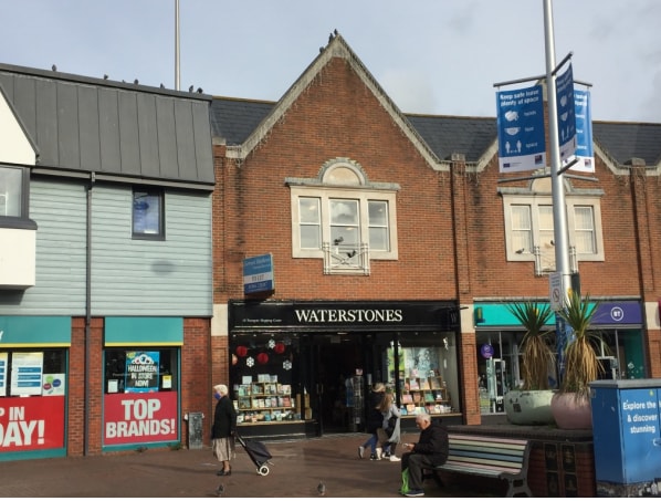 18 Falkland Sq, Poole for sale - Primary Photo - Image 1 of 1