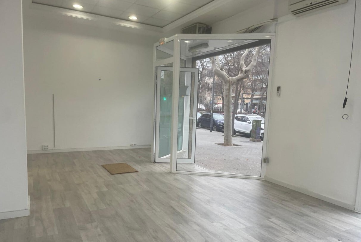 Retail in Viladecans, Barcelona to rent Interior Photo- Image 1 of 3