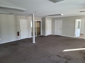 2235 Pennsylvania St, Fort Wayne, IN for rent Interior Photo- Image 1 of 6