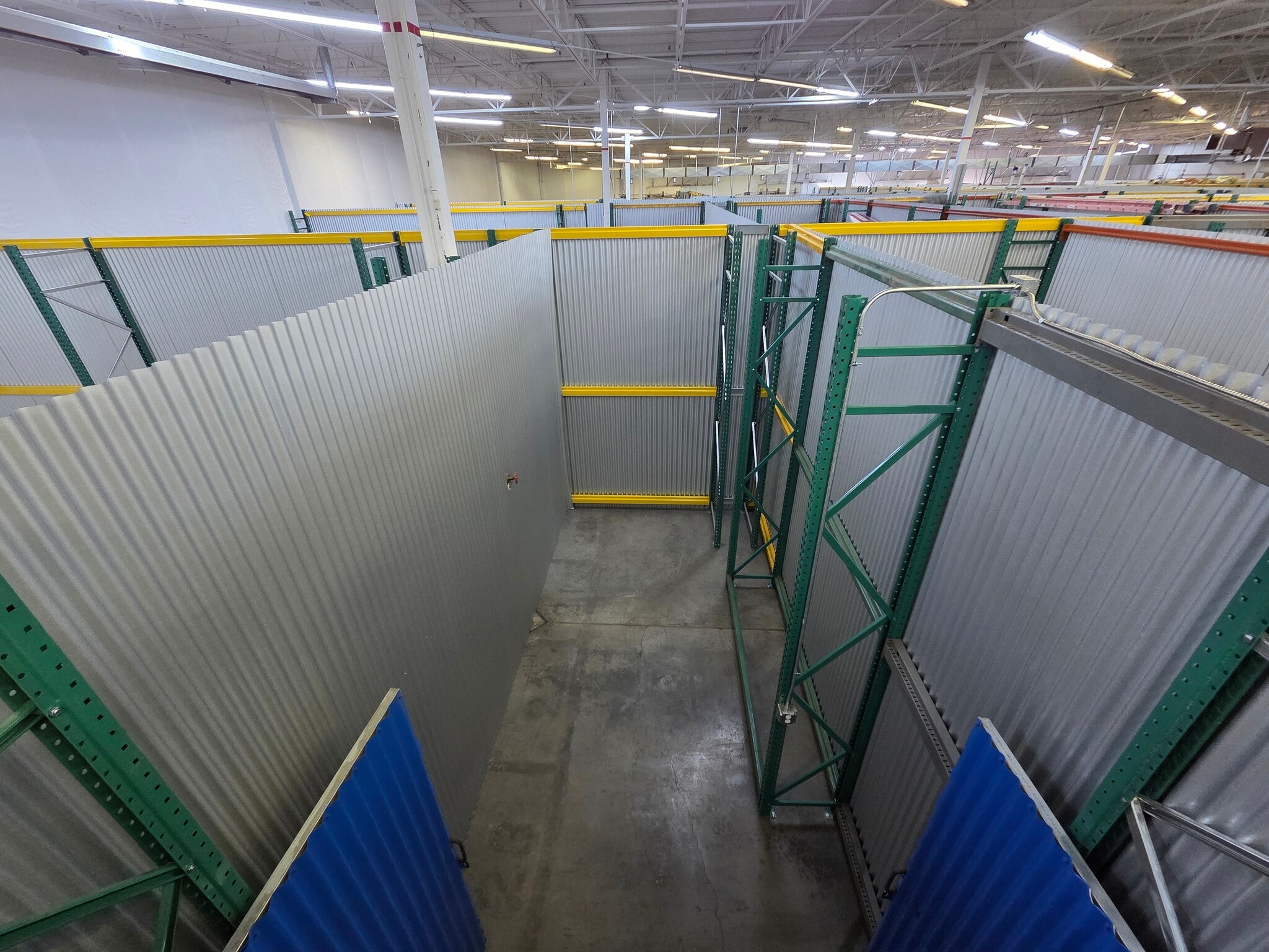 10949 E Peakview Ave, Englewood, CO to rent Interior Photo- Image 1 of 3