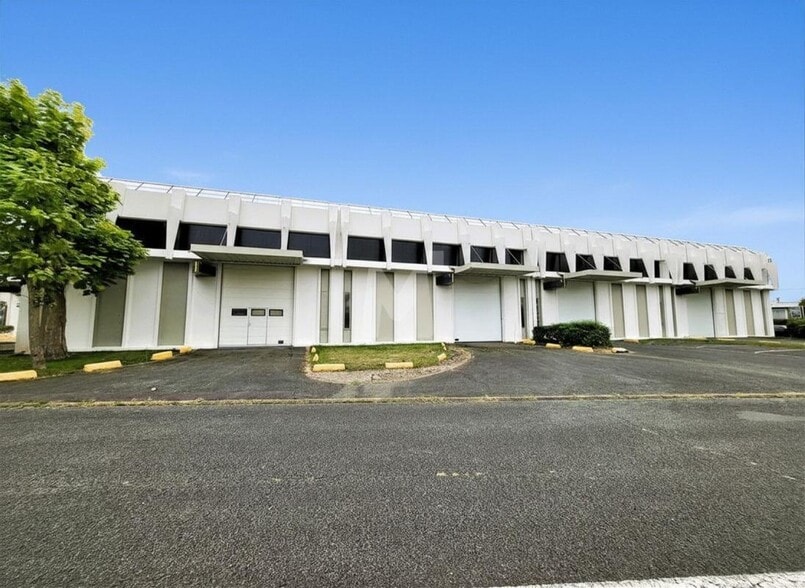 Light Industrial in Évry-Courcouronnes to rent - Building Photo - Image 2 of 14