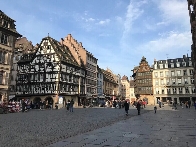 Retail in Strasbourg to rent - Building Photo - Image 1 of 1