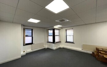 The Wilderness, Berkhamsted to rent Interior Photo- Image 2 of 3