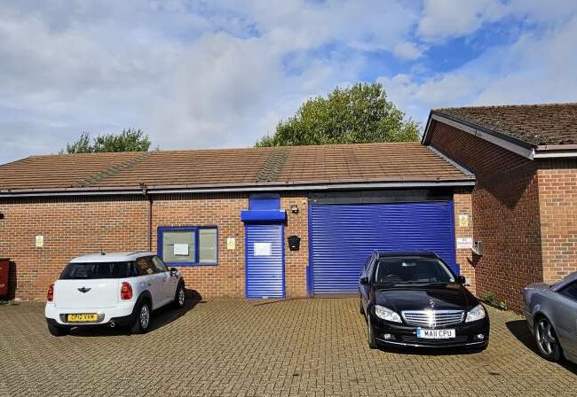 Kid Glove Rd, Warrington to rent - Building Photo - Image 3 of 3