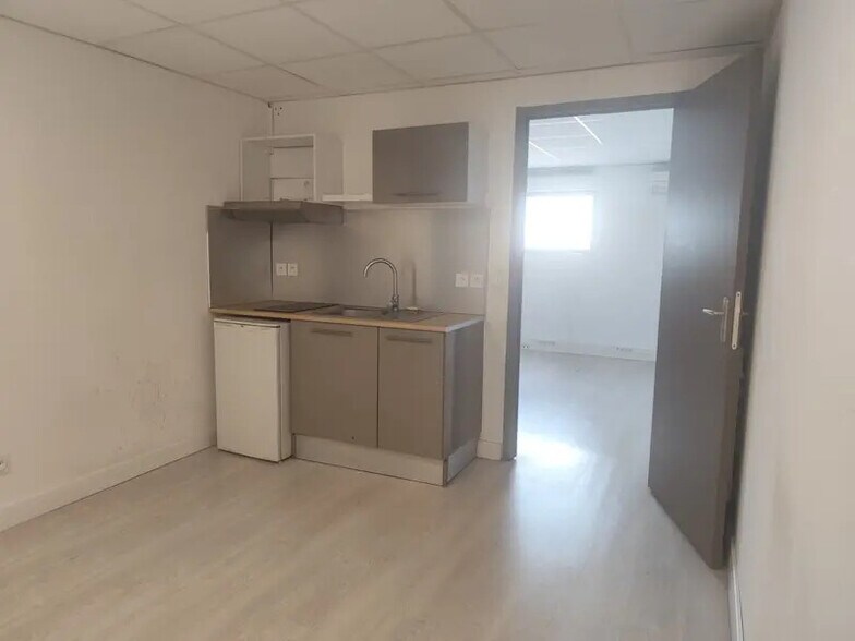 Office in Montpellier to rent - Interior Photo - Image 2 of 8
