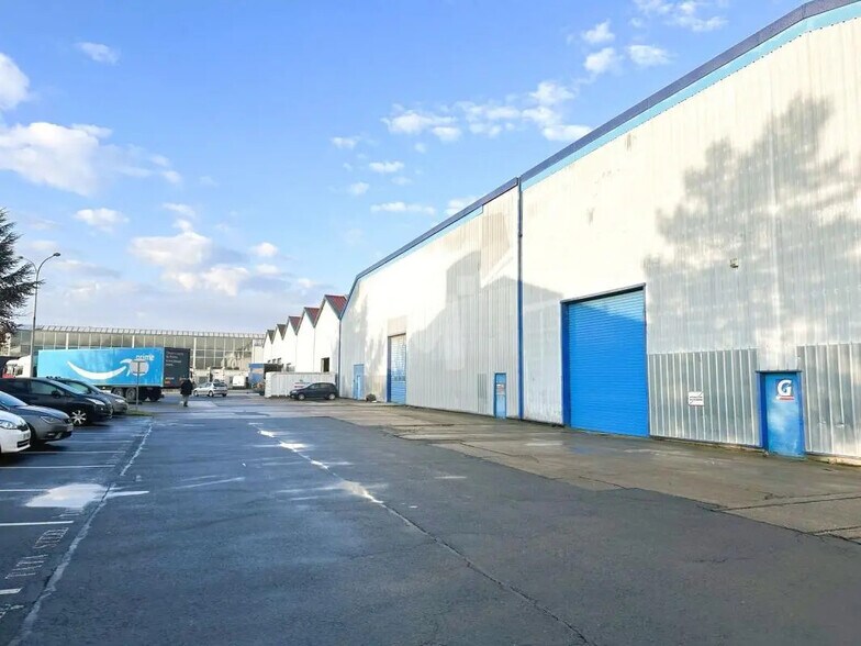 Light Industrial in Corbeil-Essonnes to rent - Building Photo - Image 2 of 17