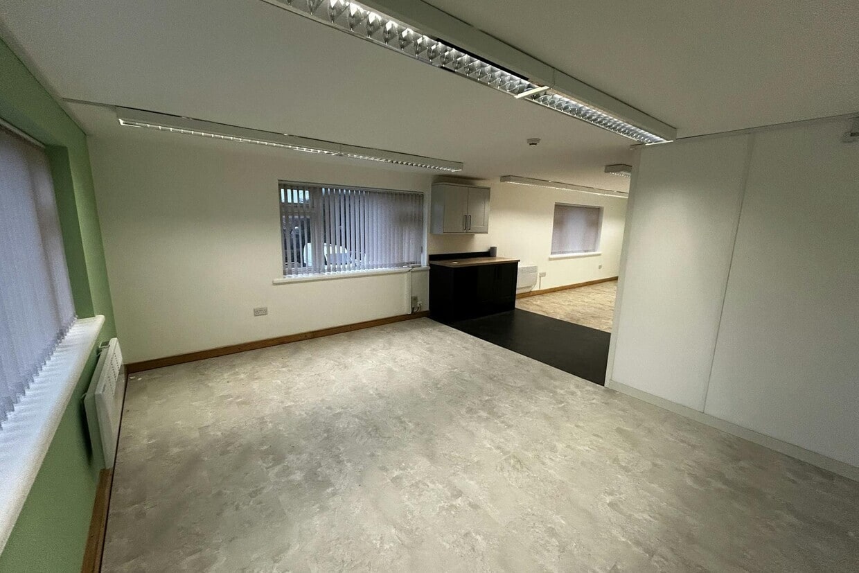 Block D Chelworth Office Centre, Cricklade to rent Interior Photo- Image 1 of 5
