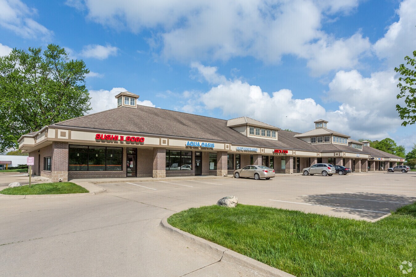 5500 Merle Hay Rd, Johnston 50131 Crown Center