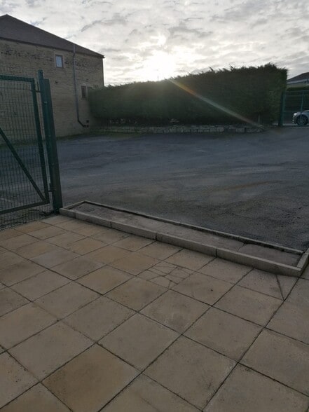 Horley Green Road, Halifax to rent - Building Photo - Image 3 of 3