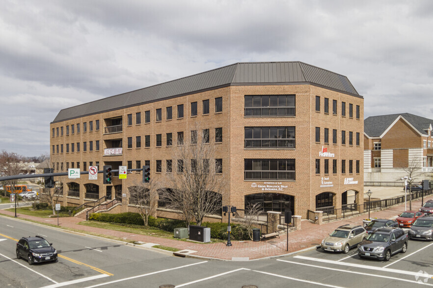 3975 University Dr, Fairfax, VA for rent - Building Photo - Image 1 of 12