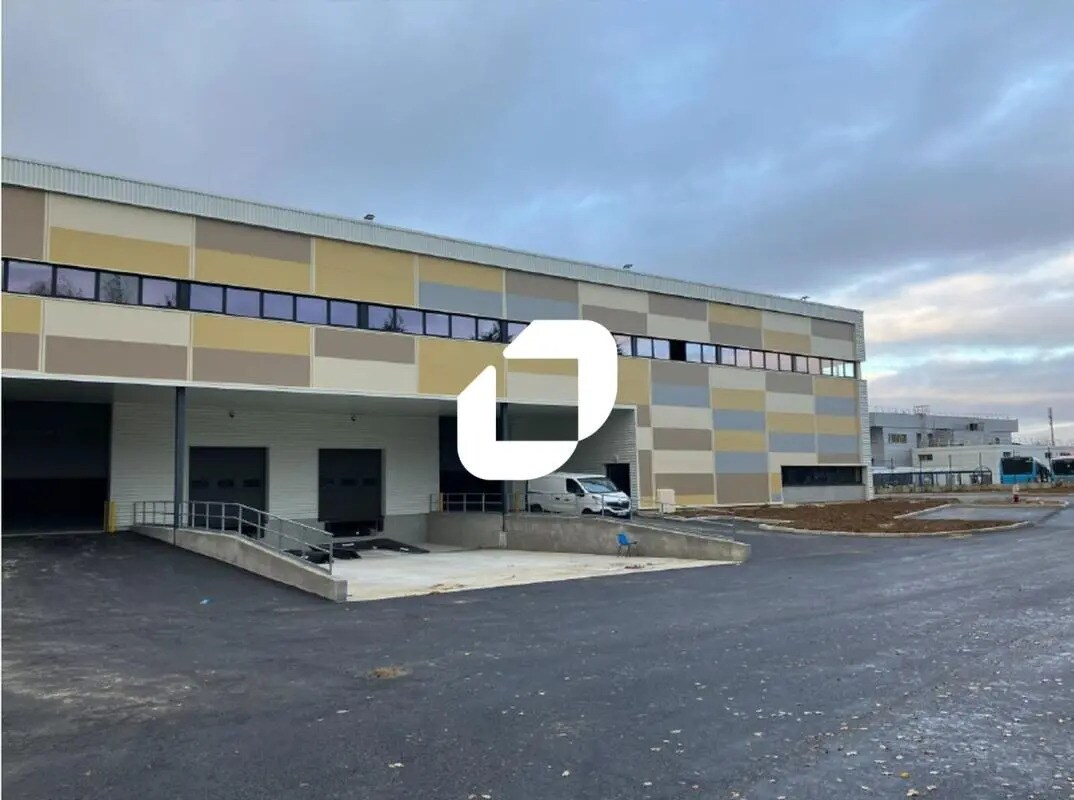 Industrial in Plaisir to rent Building Photo- Image 1 of 20