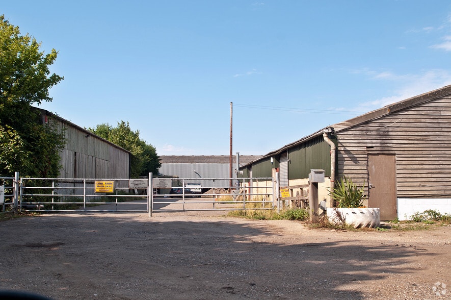 Storrington Rd, Pulborough to rent - Building Photo - Image 1 of 5