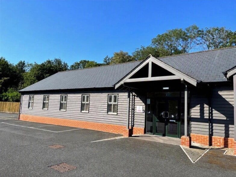 Airfield, Earls Colne to rent - Building Photo - Image 1 of 15