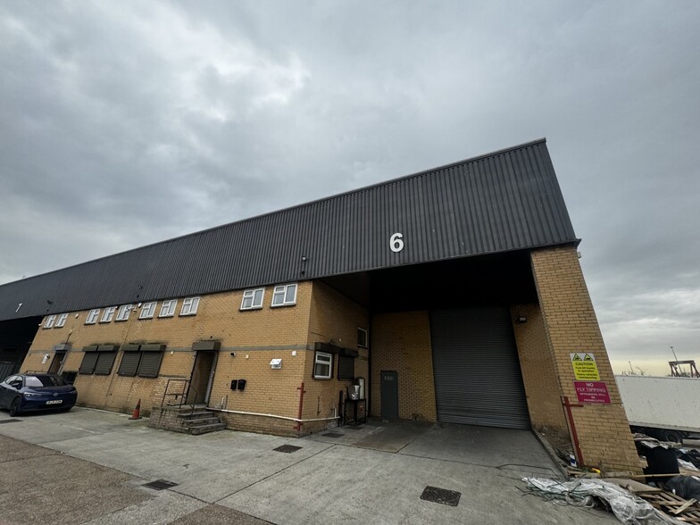 Ripple Rd, Barking for rent - Building Photo - Image 1 of 12