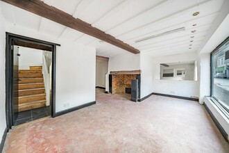 27 Church St, Staines-Upon-Thames for rent Interior Photo- Image 2 of 4