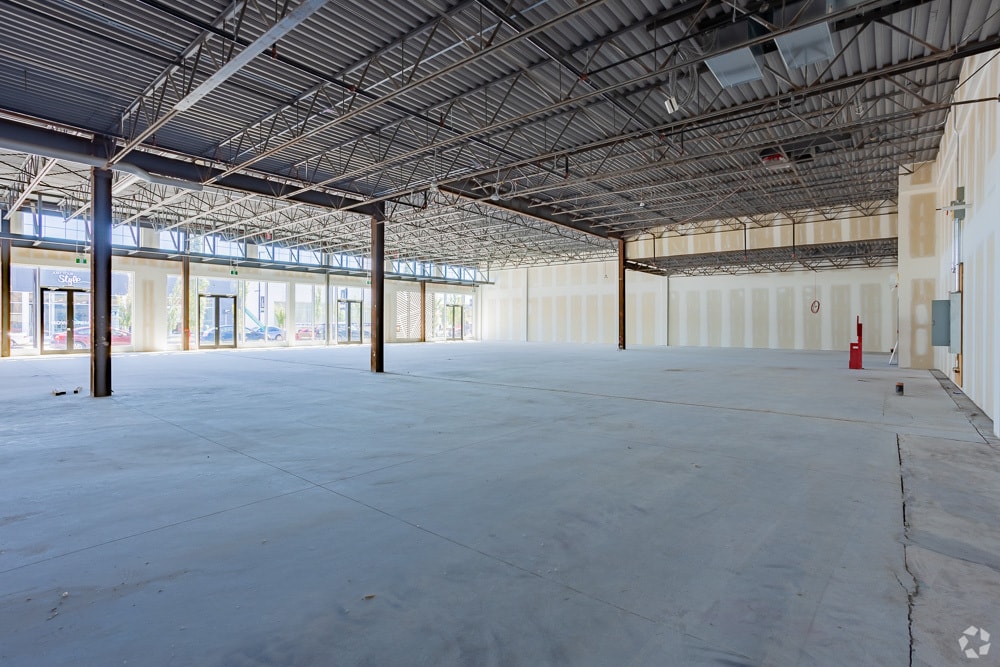 901 64th Ave NE, Calgary, AB to rent Interior Photo- Image 1 of 6