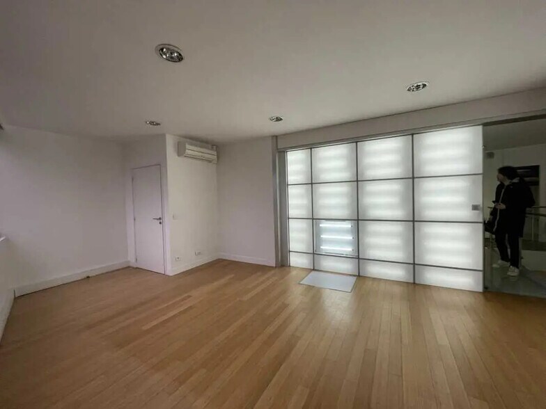 Office in Gentilly to rent - Interior Photo - Image 3 of 17