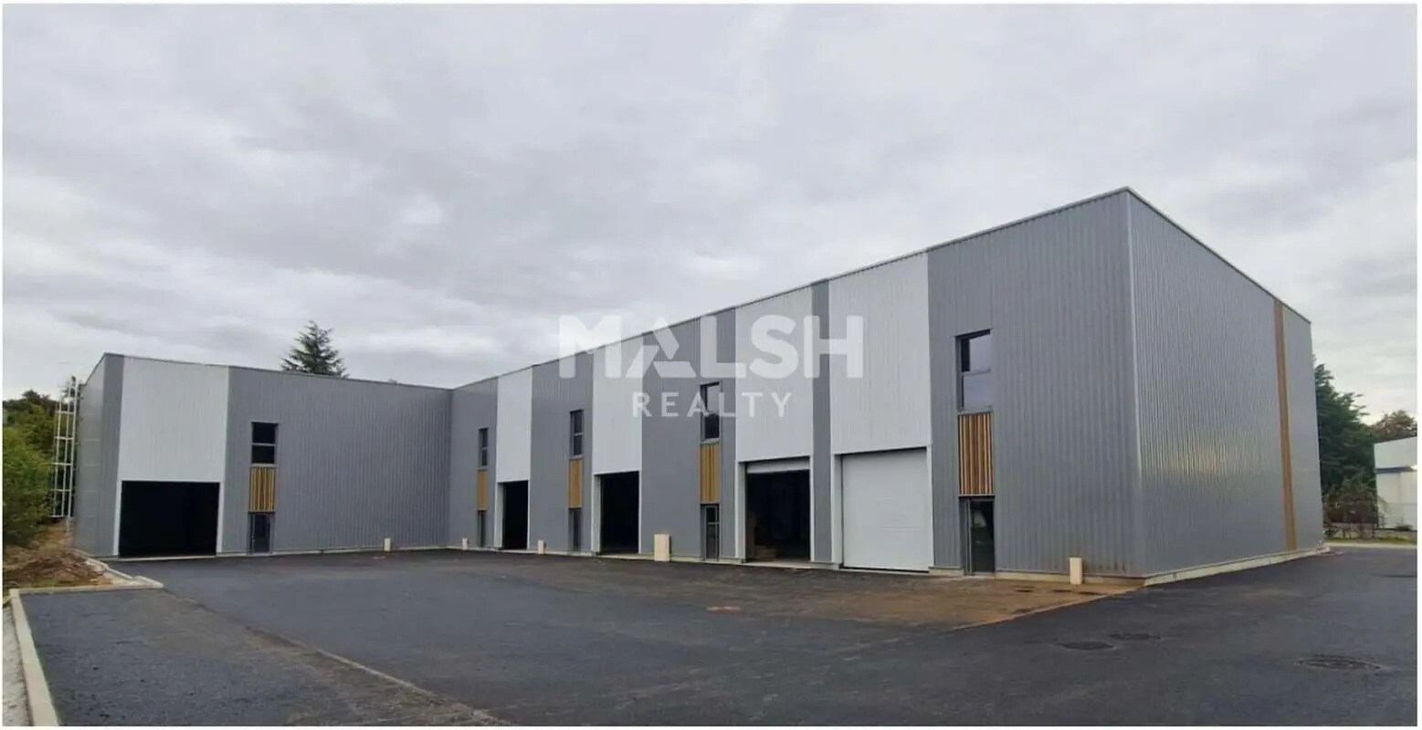 Light Industrial in Saint-Genis-Laval to rent Building Photo- Image 1 of 4
