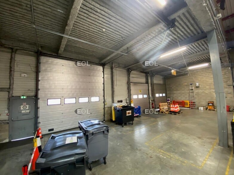 Light Industrial in Combs-la-Ville to rent - Interior Photo - Image 2 of 13