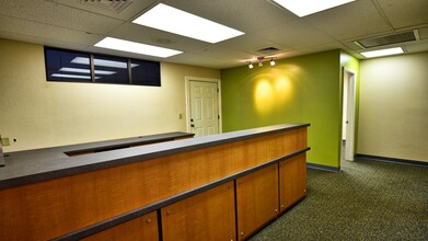 9109 Baymeadows Rd, Jacksonville, FL for rent Building Photo- Image 2 of 14