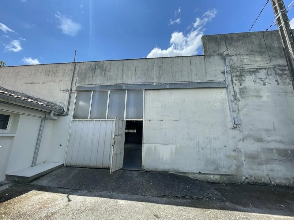 Light Industrial in Latresne for sale Building Photo- Image 1 of 11
