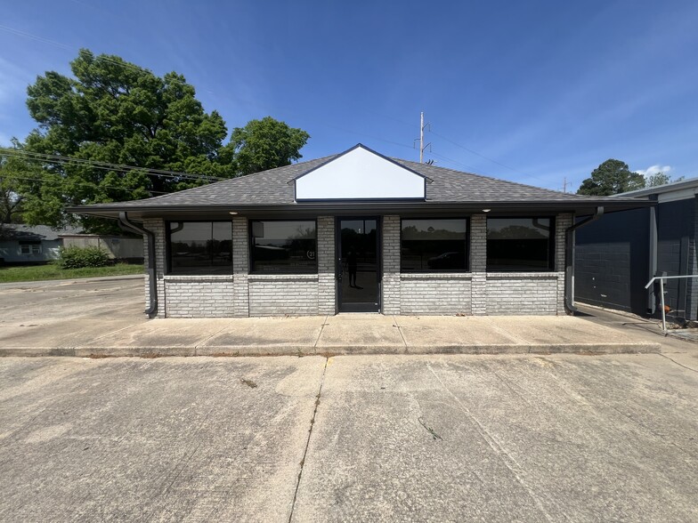 824 S Broadway St, Poteau, OK for rent - Building Photo - Image 1 of 42