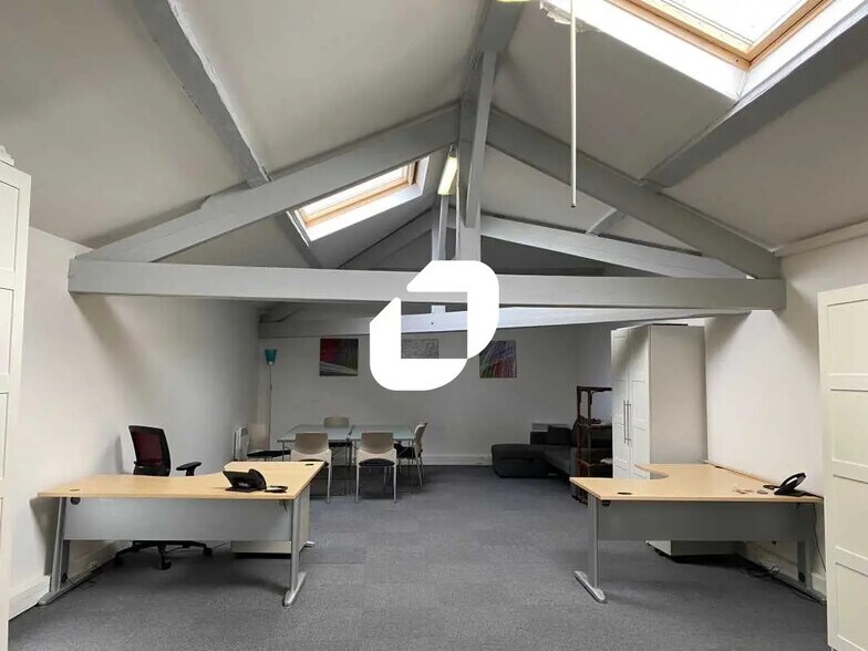 Office in Nanterre to rent - Interior Photo - Image 2 of 36