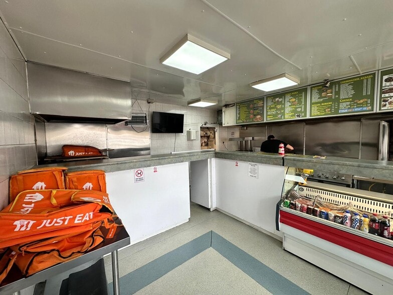 70 Gregson Ave, Gosport for sale - Building Photo - Image 3 of 7