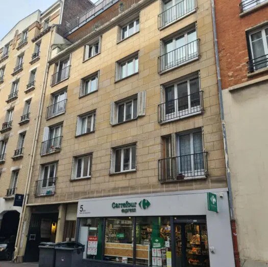 Office in Clichy to rent Building Photo- Image 1 of 9