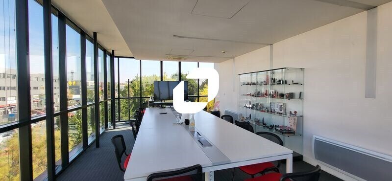 Office in Gennevilliers to rent - Building Photo - Image 3 of 5