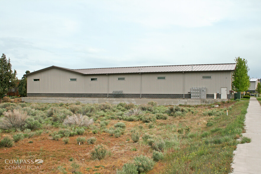 63004 NE 18th St, Bend, OR for rent - Building Photo - Image 3 of 9