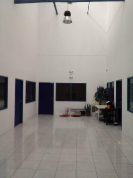 Office in Marseille to rent - Interior Photo - Image 2 of 3