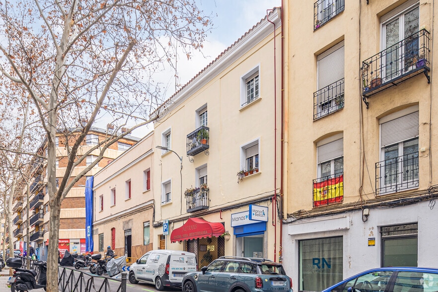 Calle de Pechuán, Madrid, Madrid to rent - Primary Photo - Image 1 of 1