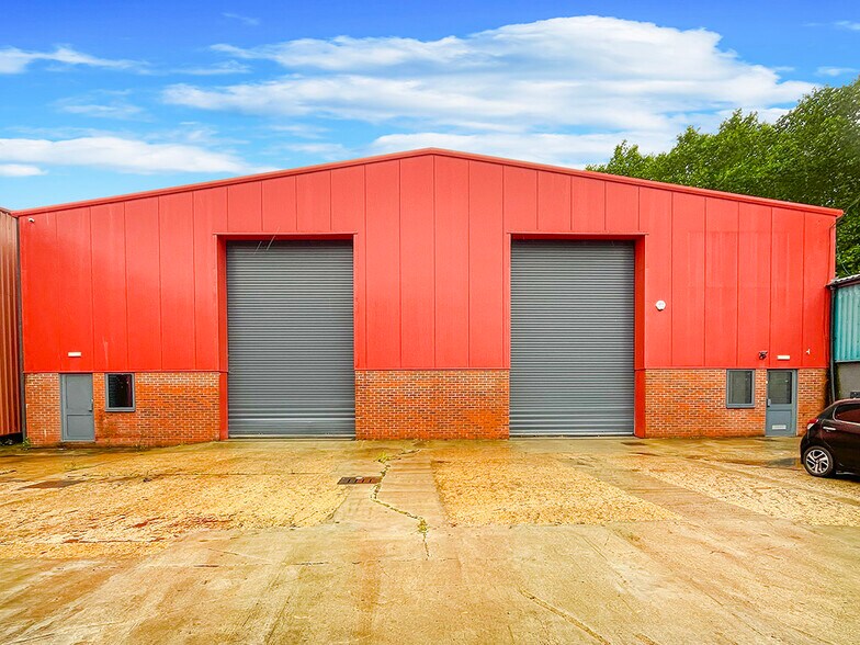 5B Blacknest Rd, Alton for sale - Building Photo - Image 2 of 11