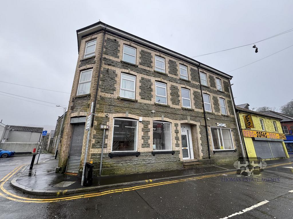 Station St, Porth to rent Building Photo- Image 1 of 5