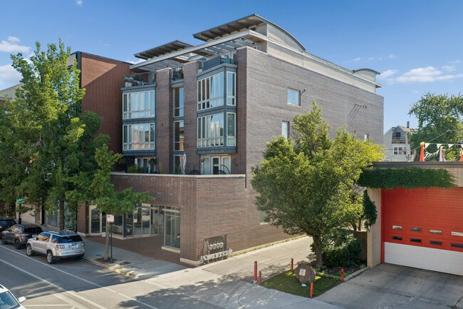 More details for Dual-Tenant Retail with Stable Cash Flow – Office / Medical, Retail for Auction, Chicago, IL
